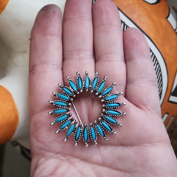 Beautiful Native American Zuni Handmade Petit Point Turquoise Brooch 💙🎁 - Picture 6 of 7